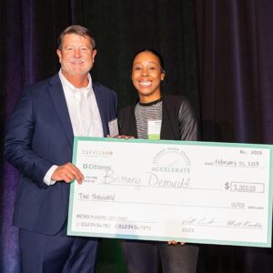 Centric Consulting’s Cleveland team sponsored the Cleveland Leadership Center’s Accelerate: Citizens Make Change pitch competition. A $2,000 check was presented to the Arts & Culture winner Brittany Demudd.
